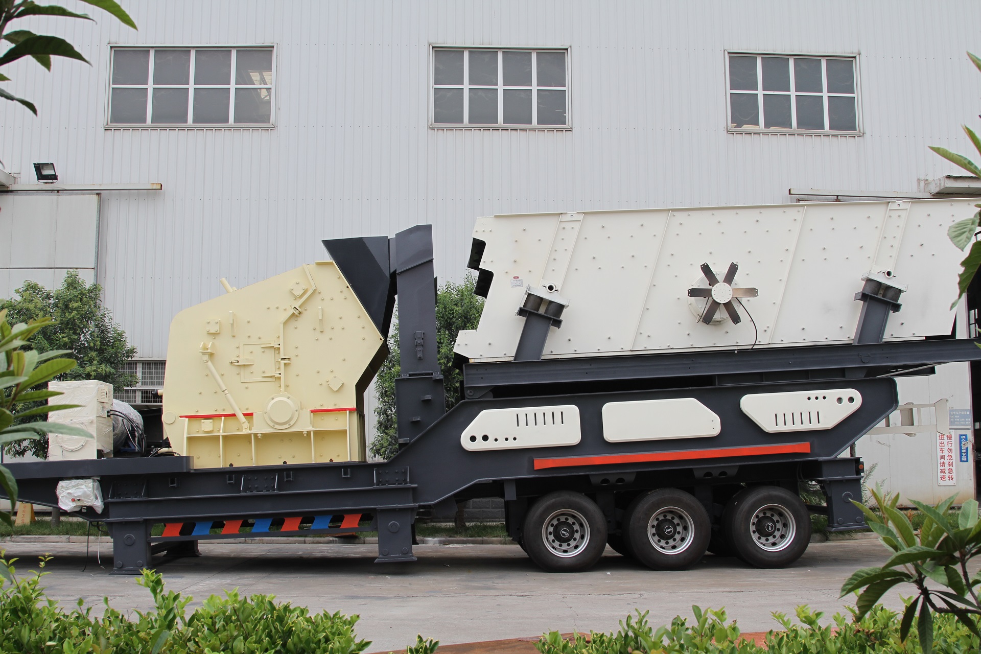 mobile impact crusher in factory